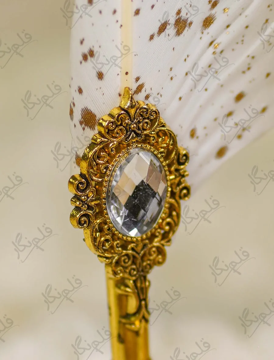 Antique gold scrollwork handle of the Nikkah signature dip pen
