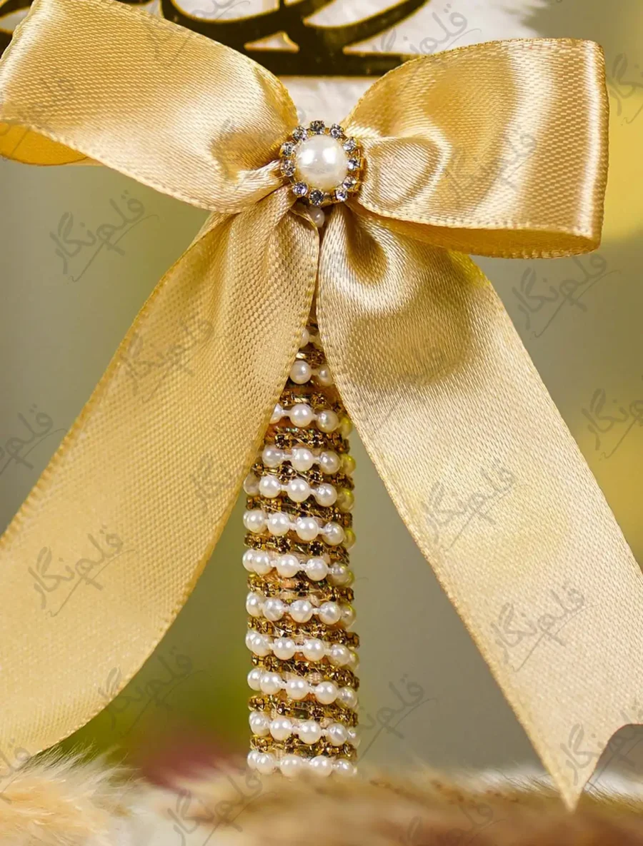 Close up of the clean white ostrich feather quill tip details