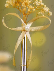 Detailed shot of the dried gypsophila flower stems at the top of the pen