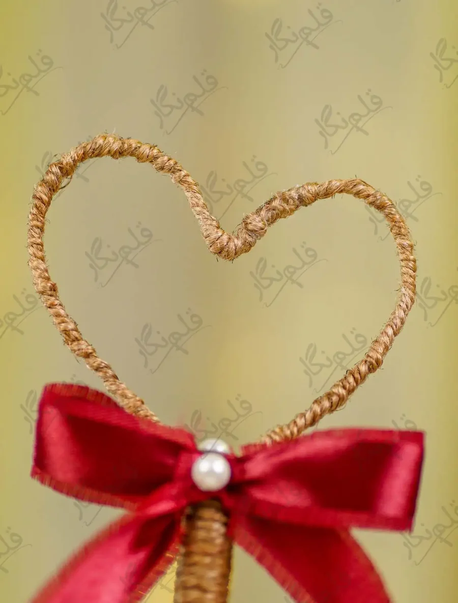 Close up of the jute heart wire frame construction