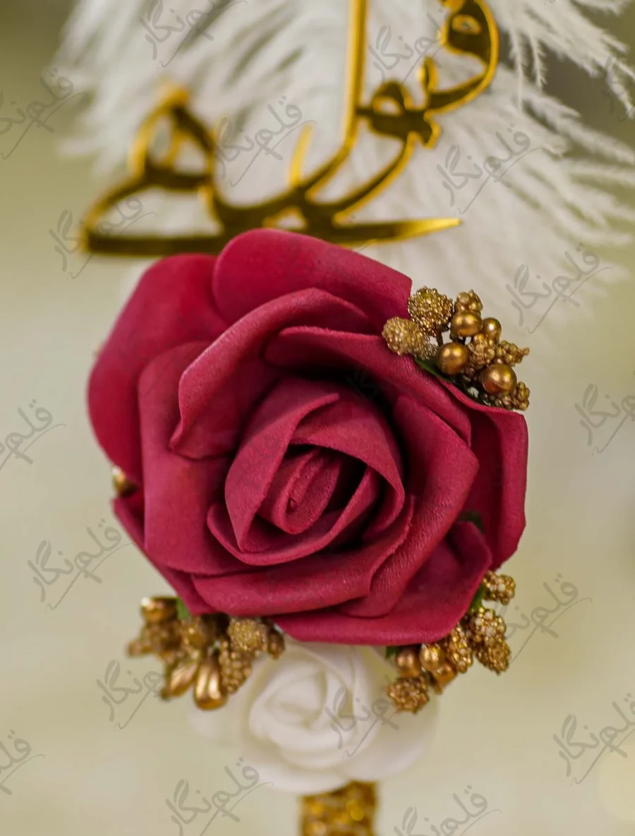 Detailed close up of the handle wrapped in textured metallic gold lace ribbon