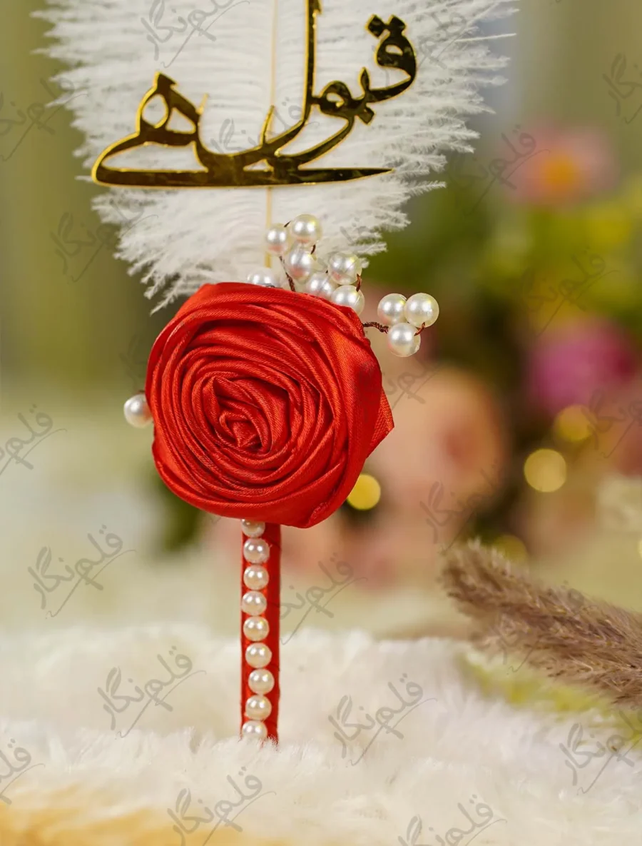 Side angle of the red rose and white feather on the wedding signing pen