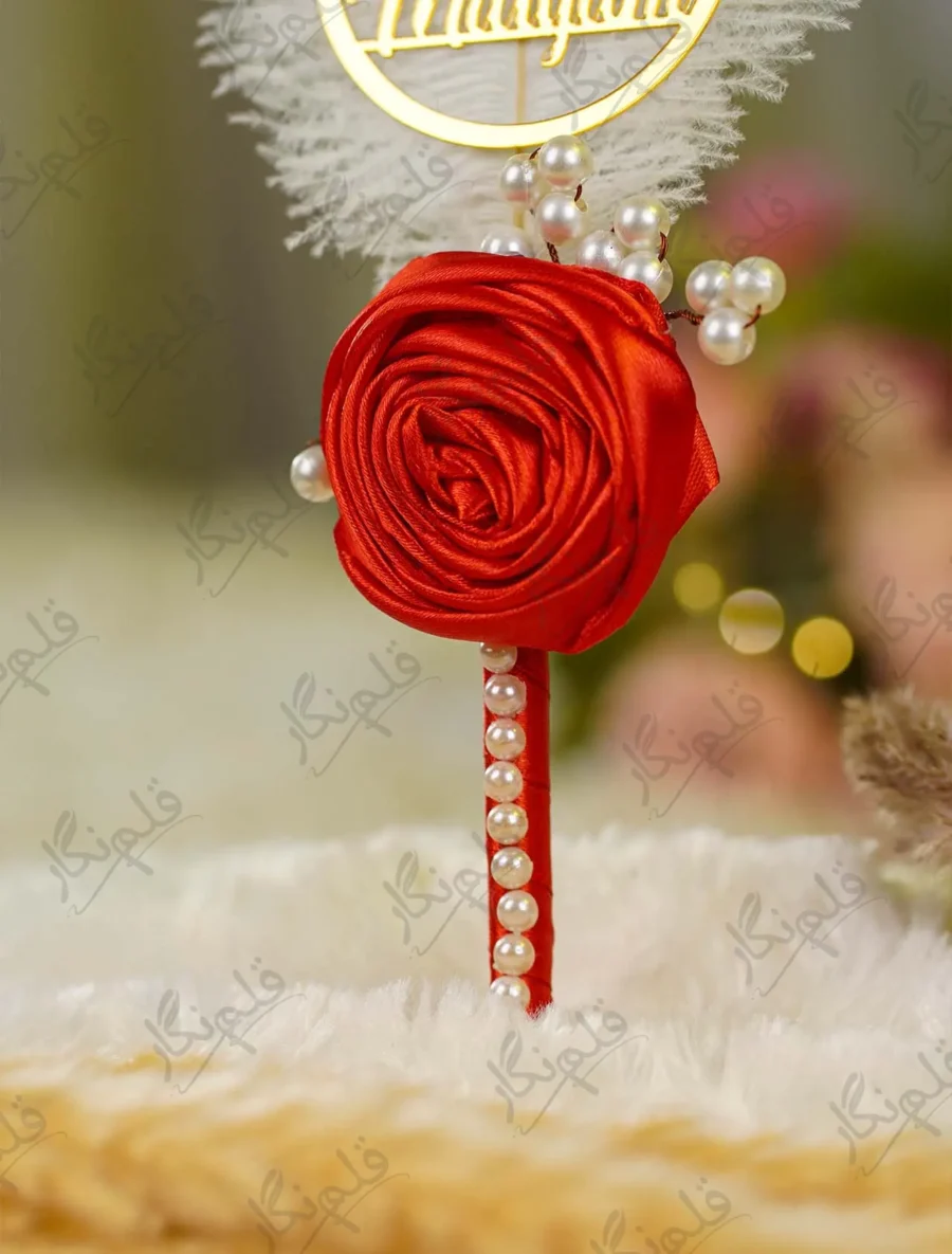 Personalized version of the pen showing gold mirror acrylic couple nameplate with Hassan & Maryam