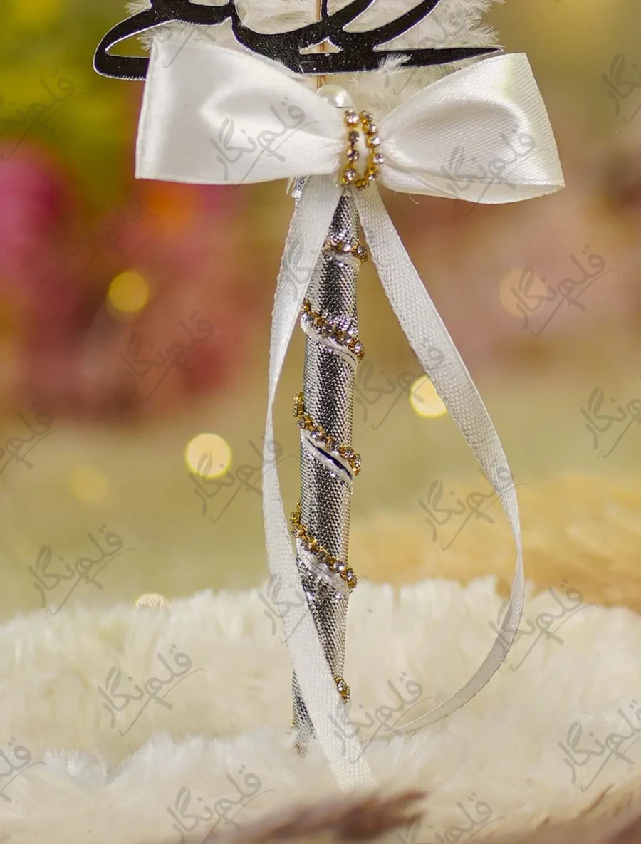 Close up of the silver mirror acrylic Qabool Hai calligraphy on the feather