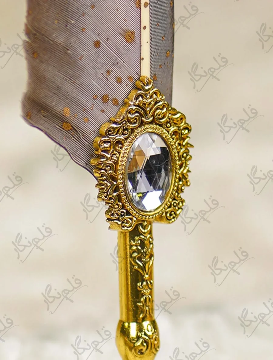 Ornate antique gold metal handle of the Nikkah signature dip pen
